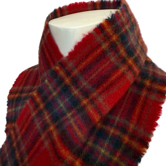 Laura Ashley 🇬🇧 Red Tartan Lambswool Children’s Scarf – Made in Scotland - Picture 4 of 8